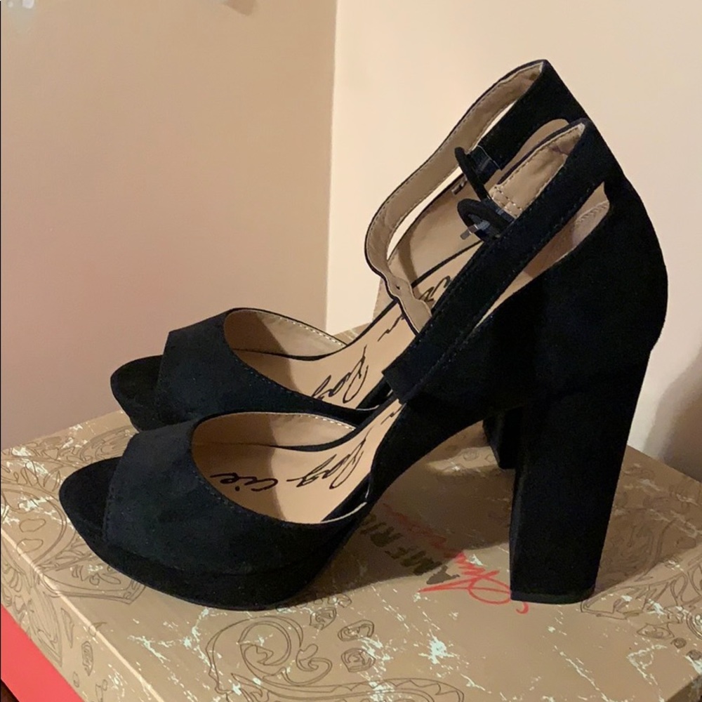 American Rag black heals